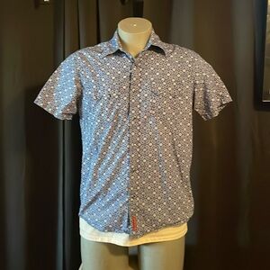 Red label Hilfiger denim men’s short sleeve collared, snap shirt, size medium